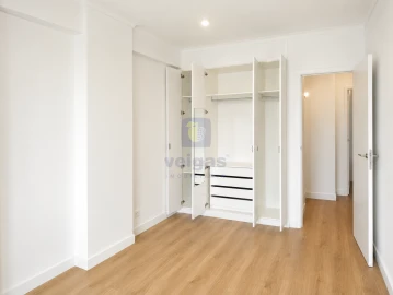 Apartamento T3 para Venda em Benfica