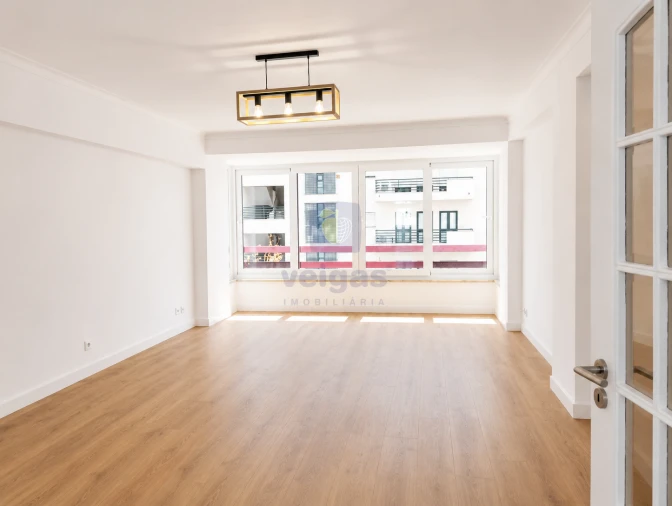 Apartamento T3 para Venda em Benfica Foto 2