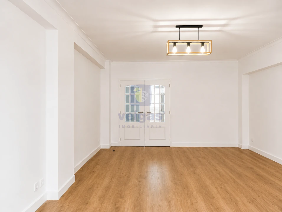 Apartamento T3 para Venda em Benfica Foto 3