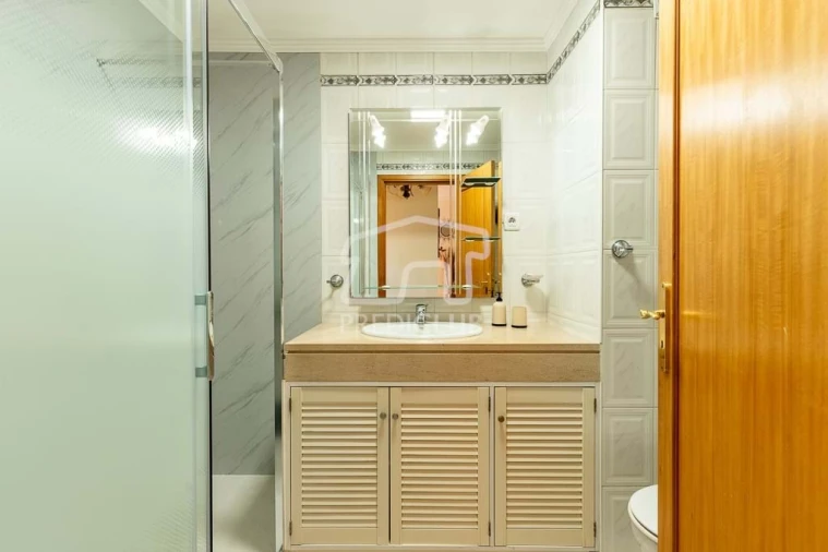 Apartamento T2 para Venda em Caniço Foto 17