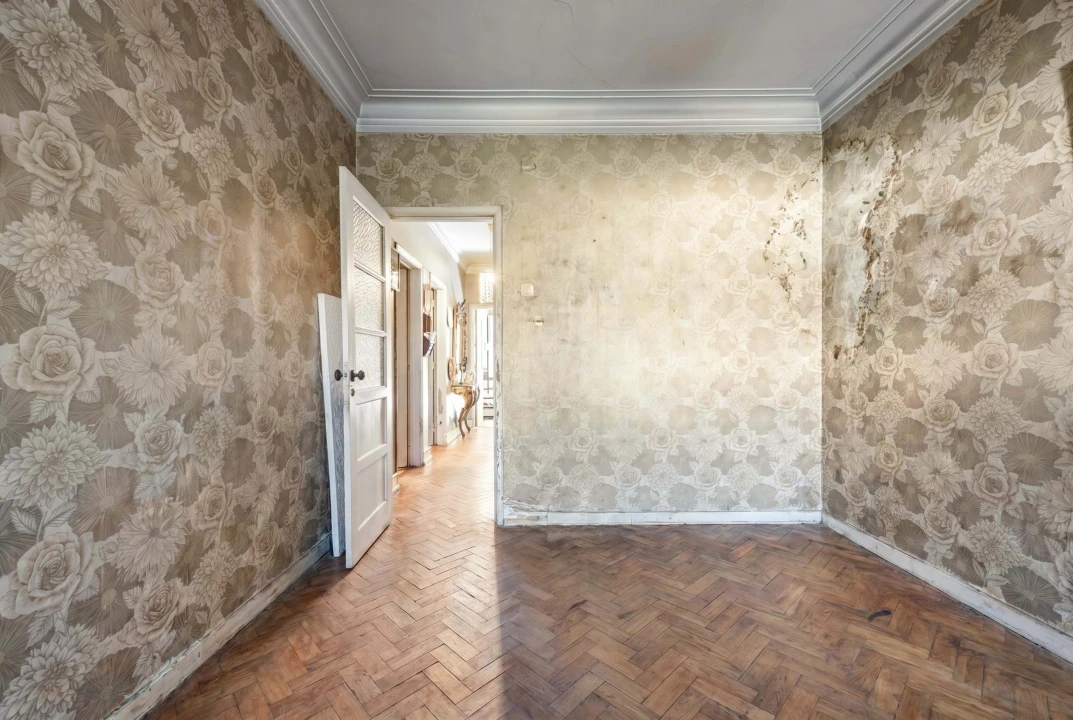 Apartamento T5 para Venda em Alvalade Foto 9