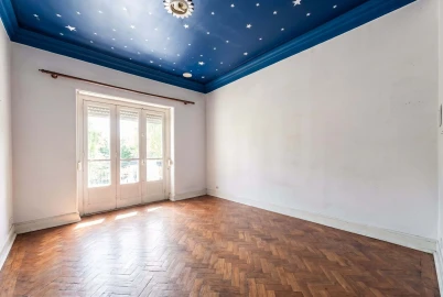 Apartamento T5 para Venda em Alvalade