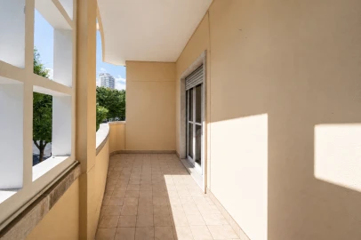 Apartamento T5 para Venda em Alvalade