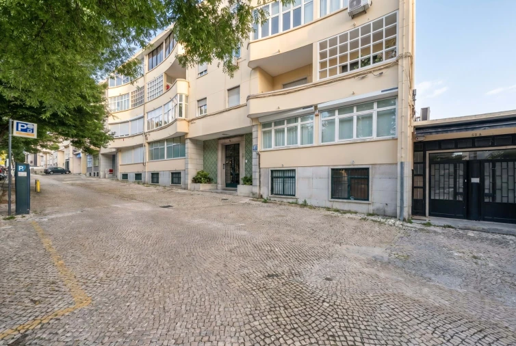 Apartamento T5 para Venda em Alvalade Foto 29