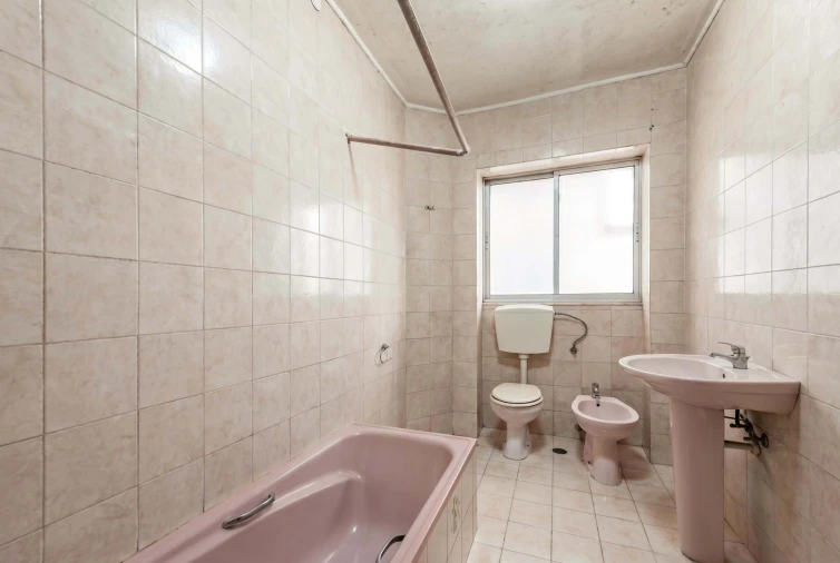 Apartamento T5 para Venda em Alvalade Foto 24