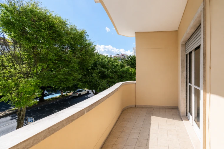 Apartamento T5 para Venda em Alvalade Foto 8