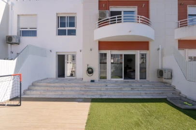 Moradia T4 para Venda em Rio de Mouro
