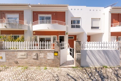 Moradia T4 para Venda em Rio de Mouro