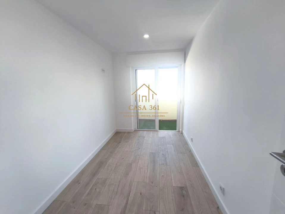 Apartamento T3 para Venda em Póvoa de Santa Iria e Forte da Casa Foto 11