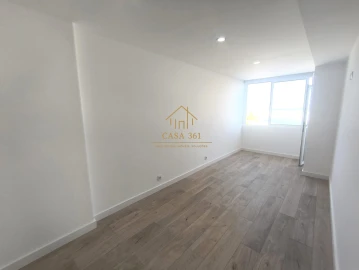 Apartamento T3 para Venda em Póvoa de Santa Iria e Forte da Casa