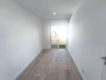 Apartamento T3 para Venda em Póvoa de Santa Iria e Forte da Casa