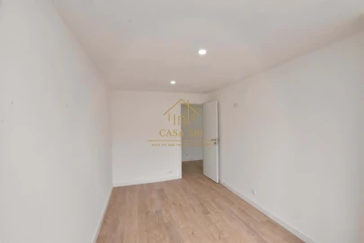 Apartamento T3 para Venda em Póvoa de Santa Iria e Forte da Casa