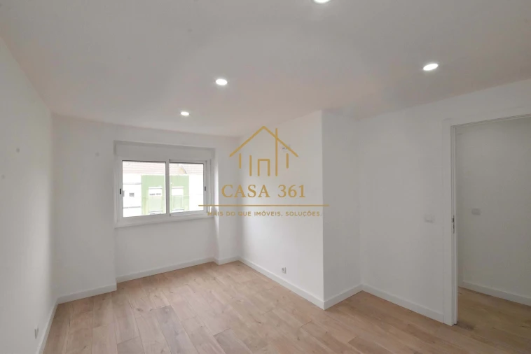 Apartamento T3 para Venda em Póvoa de Santa Iria e Forte da Casa Foto 17