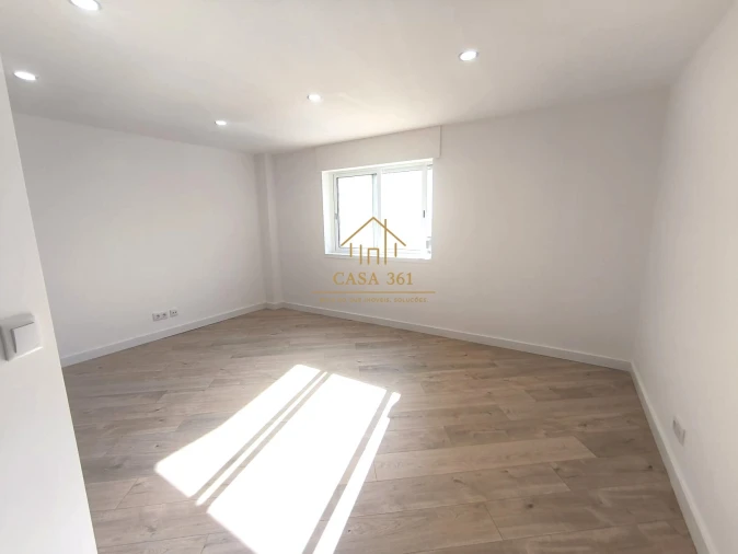 Apartamento T3 para Venda em Póvoa de Santa Iria e Forte da Casa Foto 5