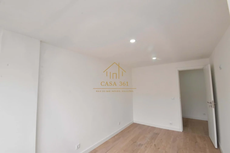 Apartamento T3 para Venda em Póvoa de Santa Iria e Forte da Casa Foto 15