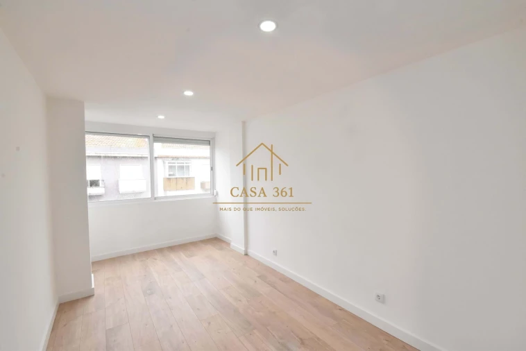 Apartamento T3 para Venda em Póvoa de Santa Iria e Forte da Casa Foto 12