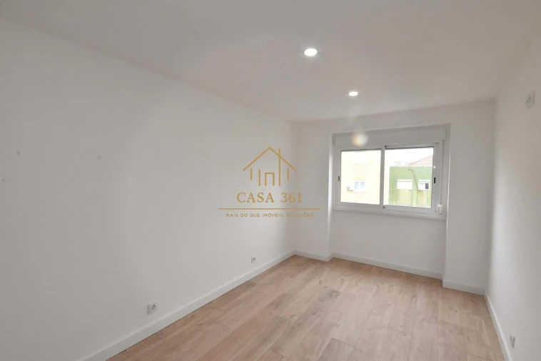 Apartamento T3 para Venda em Póvoa de Santa Iria e Forte da Casa Foto 16