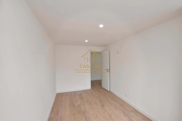 Apartamento T3 para Venda em Póvoa de Santa Iria e Forte da Casa Foto 14