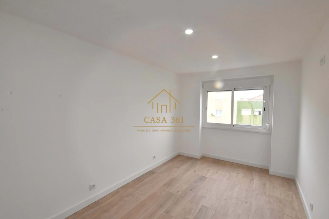 Apartamento T3 para Venda em Póvoa de Santa Iria e Forte da Casa Foto 16