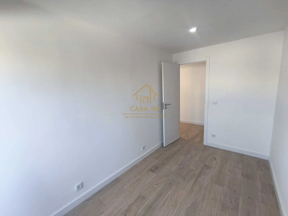 Apartamento T3 para Venda em Póvoa de Santa Iria e Forte da Casa Foto 12