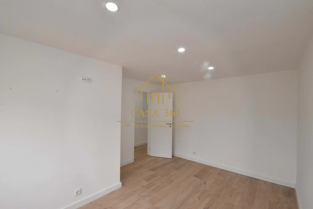 Apartamento T3 para Venda em Póvoa de Santa Iria e Forte da Casa Foto 18