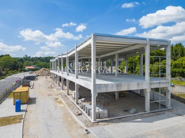 Armazém para Venda em Ronfe