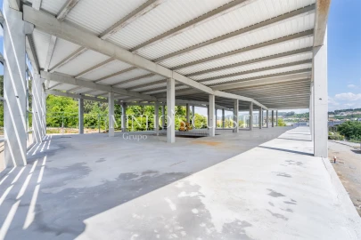 Armazém para Venda em Ronfe