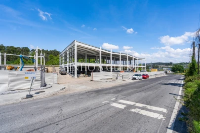 Armazém para Venda em Ronfe