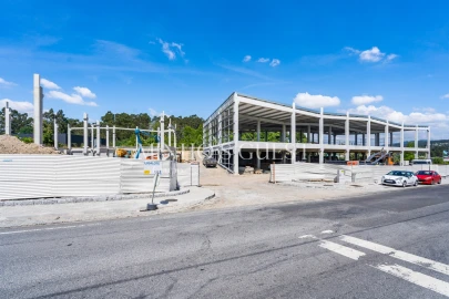 Armazém para Venda em Ronfe