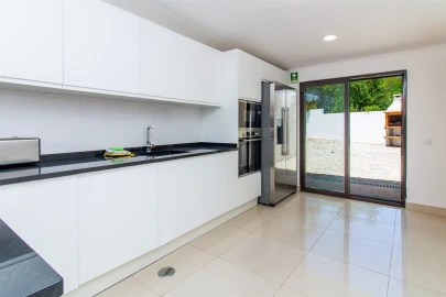 Moradia T4 para Venda em Albufeira e Olhos de Água