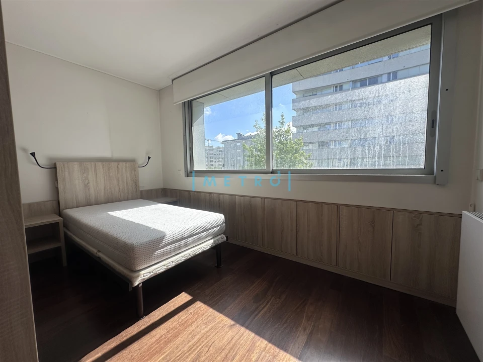 Apartamento T1 para Venda em Lordelo do Ouro e Massarelos Foto 1