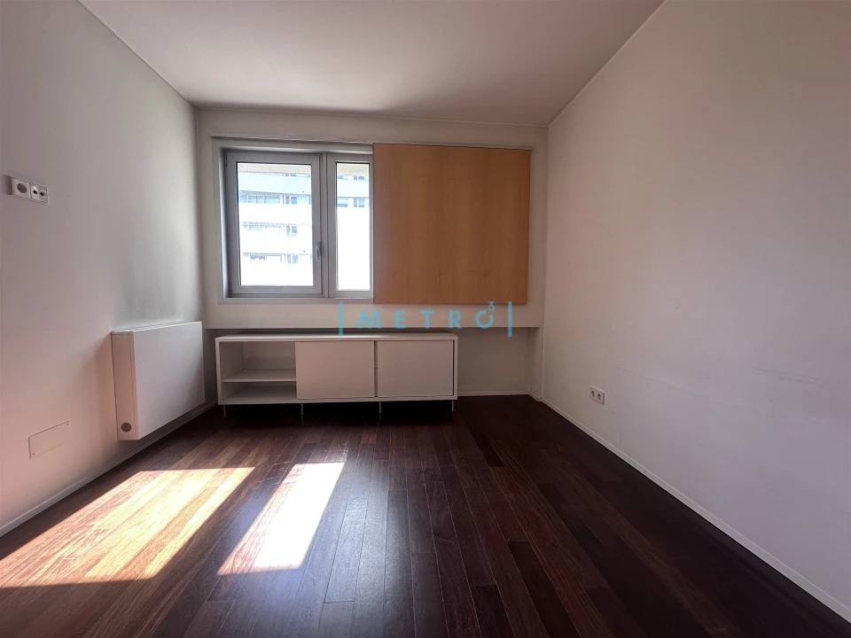 Apartamento T1 para Venda em Lordelo do Ouro e Massarelos Foto 9