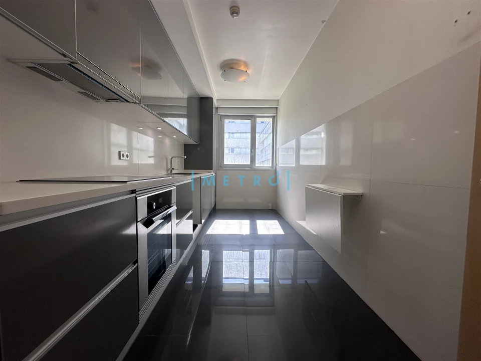 Apartamento T1 para Venda em Lordelo do Ouro e Massarelos Foto 8
