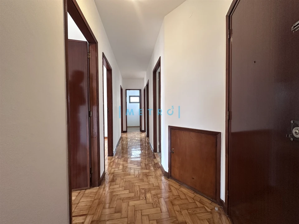 Apartamento T3 para Arrendamento em Pedrouços Foto 2