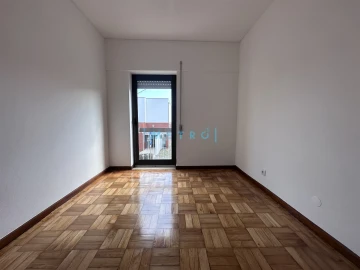 Apartamento T3 para Arrendamento em Pedrouços