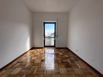 Apartamento T3 para Arrendamento em Pedrouços