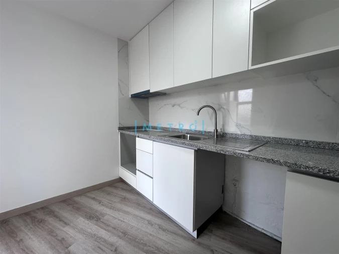 Apartamento T3 para Arrendamento em Pedrouços Foto 5