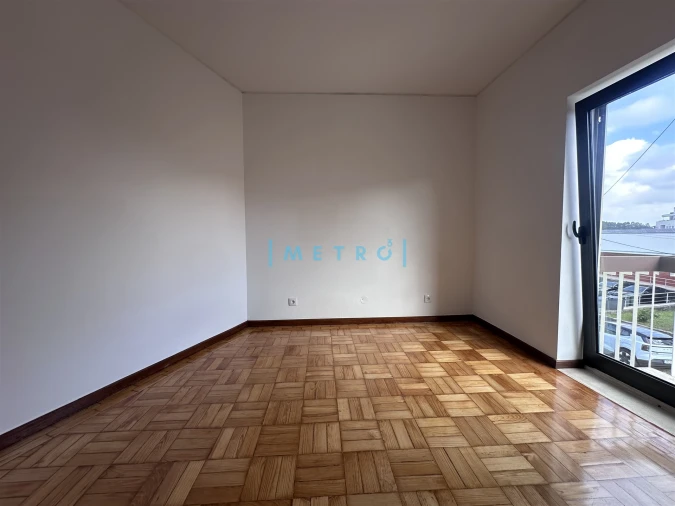 Apartamento T3 para Arrendamento em Pedrouços Foto 9