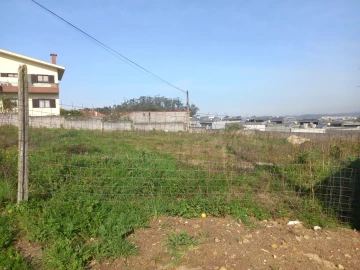 Terreno para Venda em Retorta e Tougues