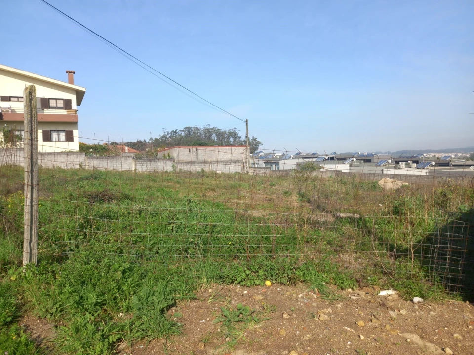 Terreno para Venda em Retorta e Tougues Foto 1