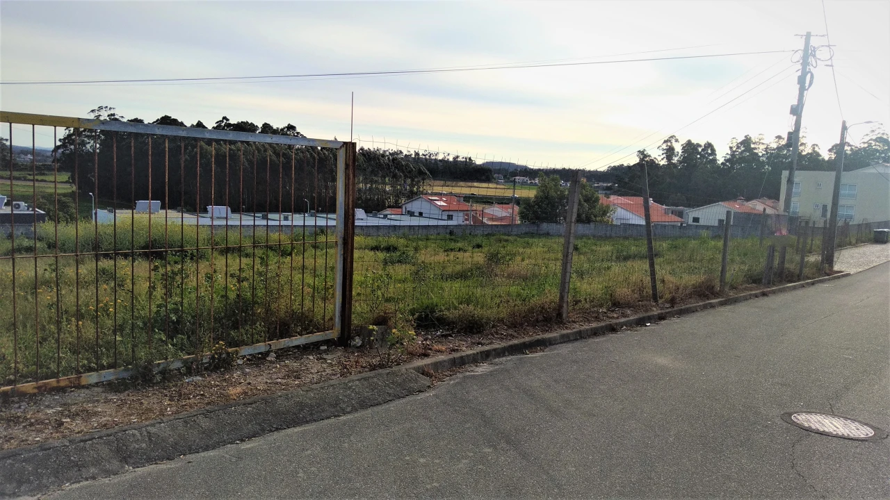 Terreno para Venda em Retorta e Tougues Foto 2