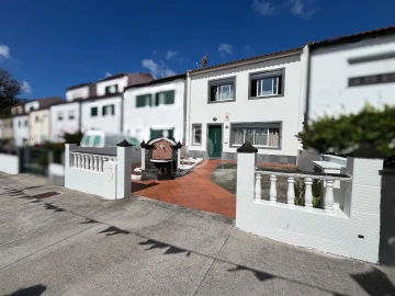 Moradia T3 para Venda em Rosto do Cão (Livramento)