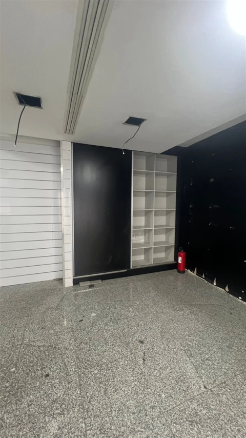Loja para Arrendamento em Lordelo do Ouro e Massarelos