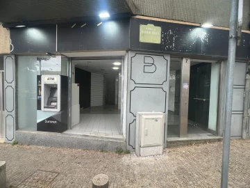 Loja para Arrendamento em Lordelo do Ouro e Massarelos