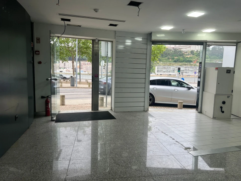 Loja para Arrendamento em Lordelo do Ouro e Massarelos Foto 9