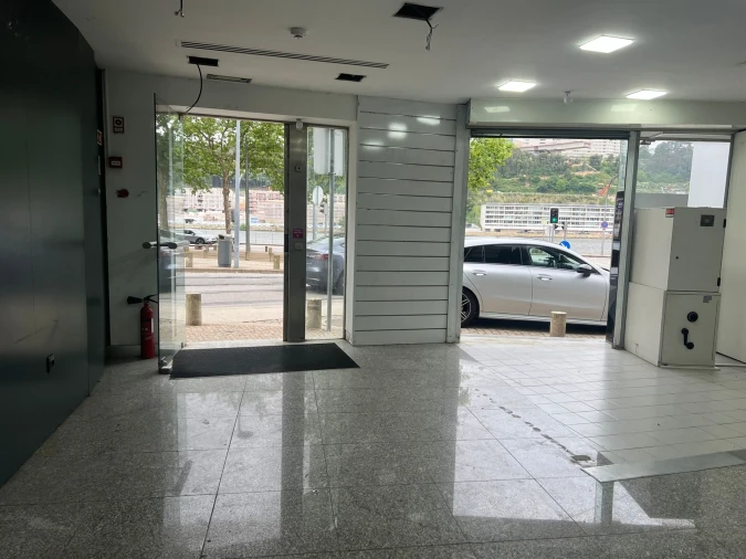 Loja para Arrendamento em Lordelo do Ouro e Massarelos Foto 9