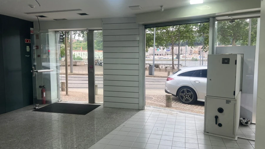 Loja para Arrendamento em Lordelo do Ouro e Massarelos Foto 5