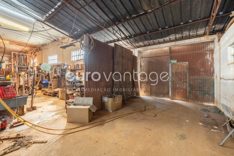 Armazém para Venda em Juncal Foto 8