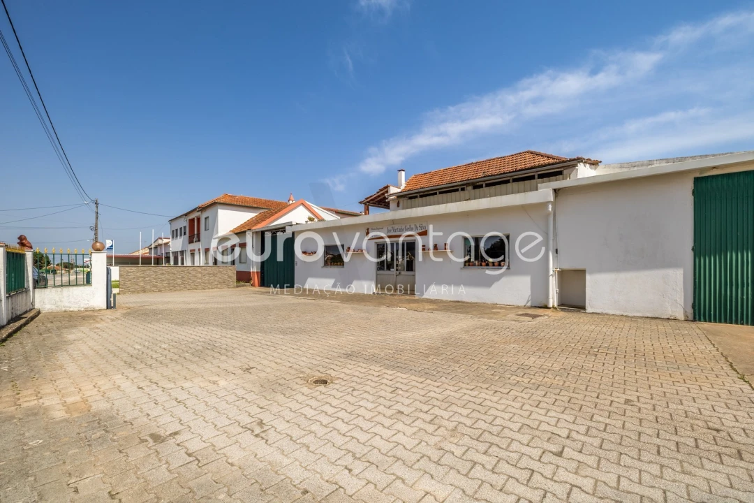 Armazém para Venda em Juncal Foto 1