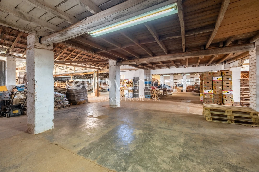 Armazém para Venda em Juncal Foto 6